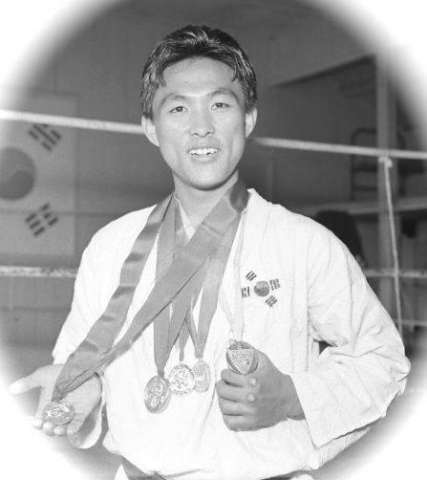 You are currently viewing Belt of Legendary Great Grandmaster Dong Keun Park